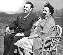 Леонид Ильич с женой Викторией Петровной