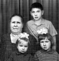 Толя с бабушкой Доминикой Акимовной Хоменко