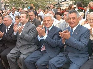 «Йди навпростець від сердець до сердець, а якщо не підеш навпростець, буде повний... капець!» Михаил Поплавский, Владимир Литвин, Александр Омельченко...