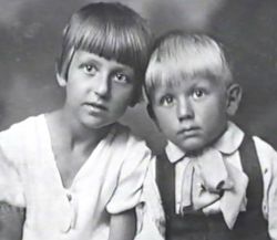 С сестрой, начало 30-х
