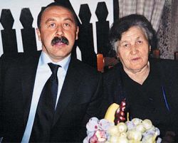С мамой Ольгой Семеновной. Москва, 2001 год. «Если бы не мамина любовь, я сегодня перед вами не сидел бы»