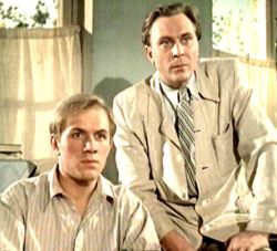 С Евгением Матвеевым в картине «Доброе утро», 1955 год. Роль Яши в этом фильме стала первой киноработой Льва Дурова