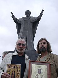 Бог в помощь! Никас Сафронов с близким другом кинорежиссером Виктором Мережко