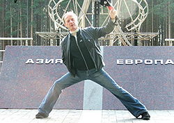Между Азией и Европой.<br>Россию Задорнов называет Азиопой, а самого его больше тянет в Азию, на Восток
