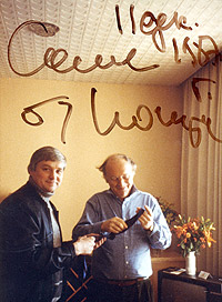 Автограф Бродского. Стокгольм, 1987 год, за день до вручения поэту Нобелевской премии. «С Иосифом мы встретились в номере «Гранд-отеля»: я передал ему подарки и, конечно, главный — галстук Бориса Пастернака»