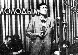 В 60-е годы XX века, когда поэты выступали на площадках и площадях, Евтушенко был одним из самых активных