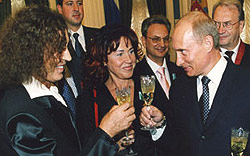 "Ну, за искусство! ". Валерий Леонтьев, Надежда Бабкина, Владимир Путин и другие официальные лица