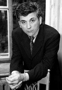 "Творческий человек - это открытая рана. Скорее, через искусство можно объяснить жизнь, чем наоборот"