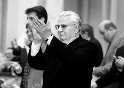 Увы, аплодировать новой власти пока не за что...
