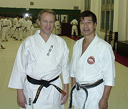 Александр Зинченко много лет занимается карате, имеет черный пояс, шестой дан. С семикратным чемпионом мира по карате-до Хитоши Касуя